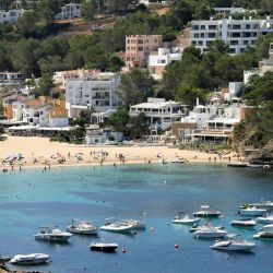 coastal yoga destinations guide