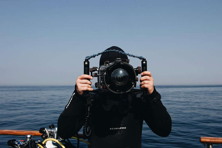 capture marine life underwater