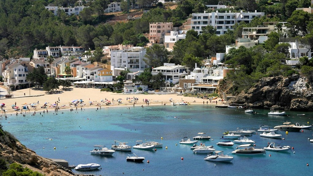 coastal yoga destinations guide