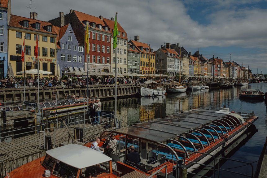scenic harbour promenade walking tours