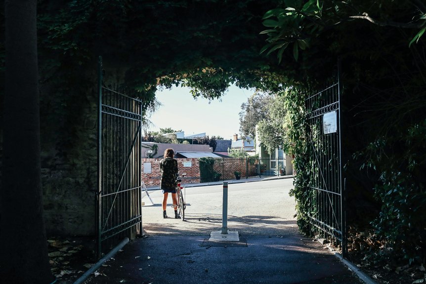 walking venetian gates