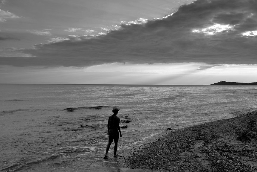 capture sunlight and shadows