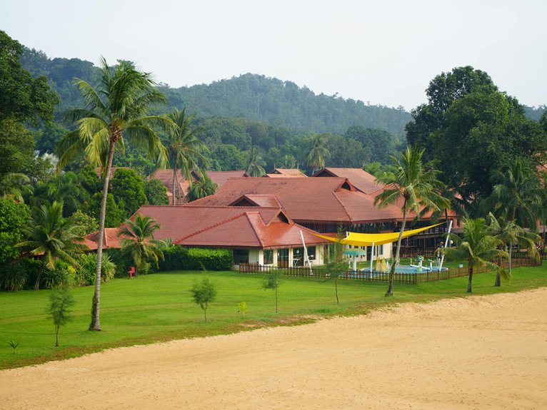 locate top hotel beaches
