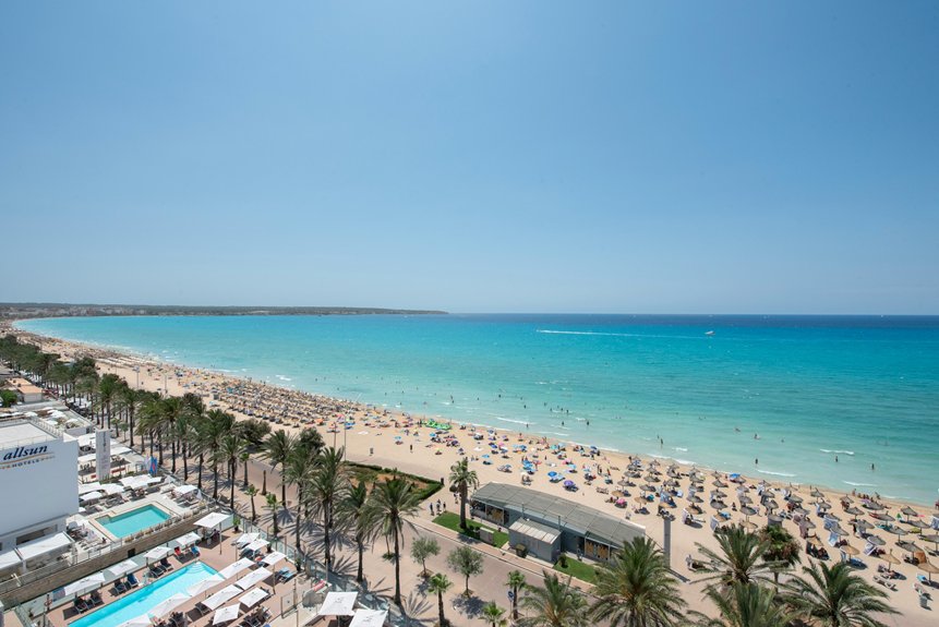 luxurious cyprus beach resorts