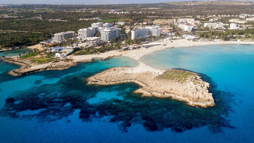 luxury coastal resort tips