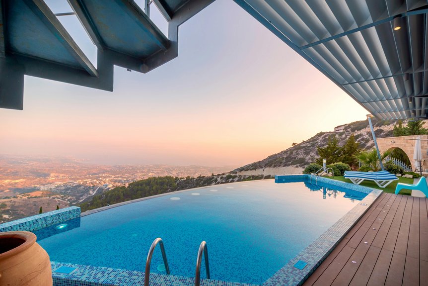 luxury villa resort tips