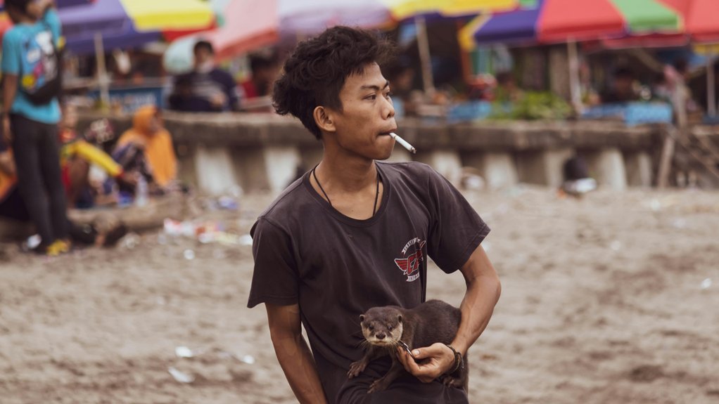 observe beach smoking etiquette
