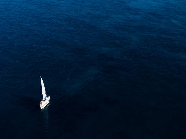 sustainable yacht charter booking
