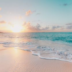 spiaggia durante l'ora d'oro