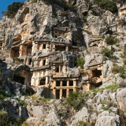 hellenistic architectural influence on necropolis tombs
