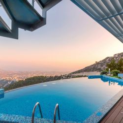 luxury villa resort tips